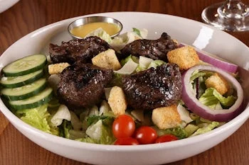 House Salad with Broiled Sirloin Tips*